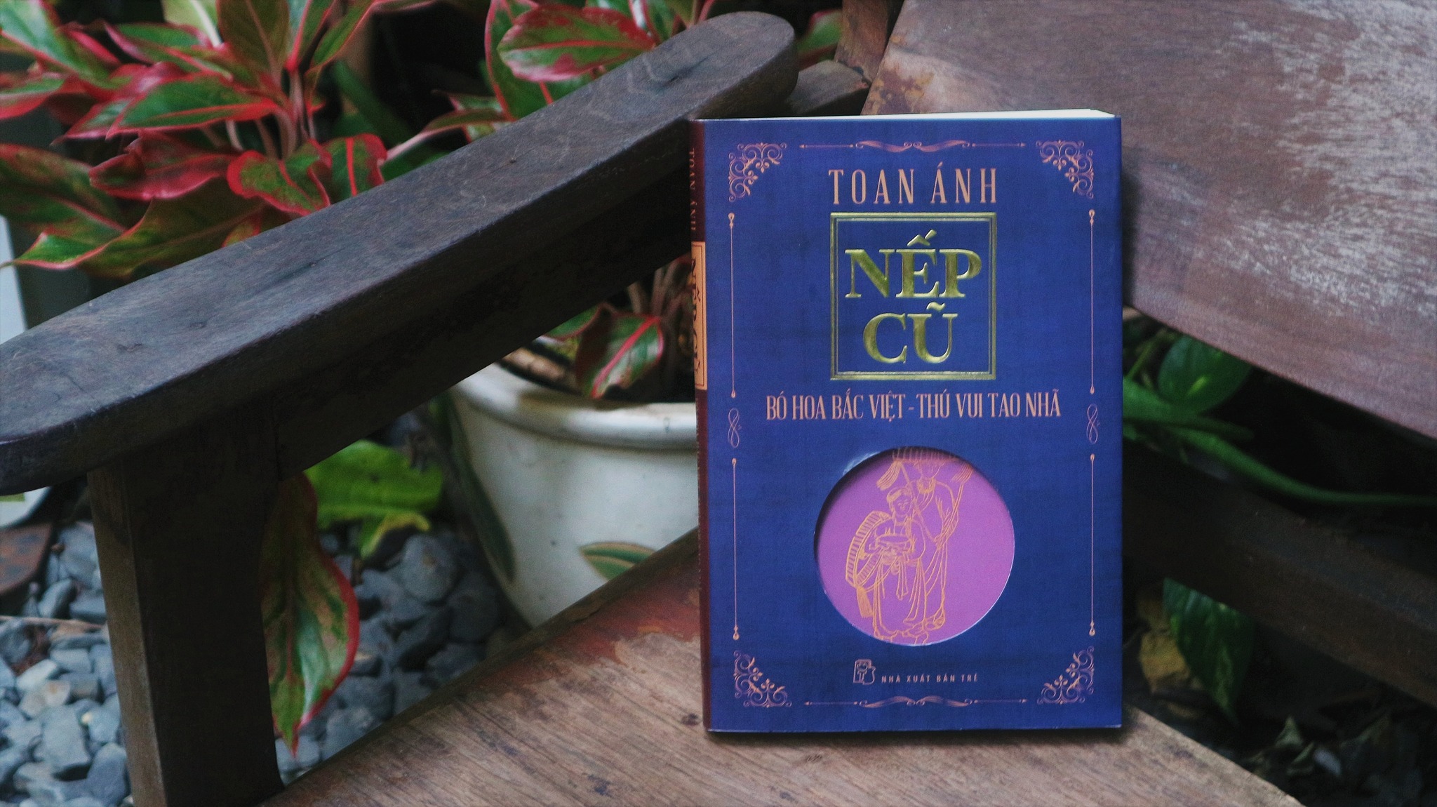 Review: Nếp cũ: Bó hoa Bắc Việt - Thú vui tao nhã